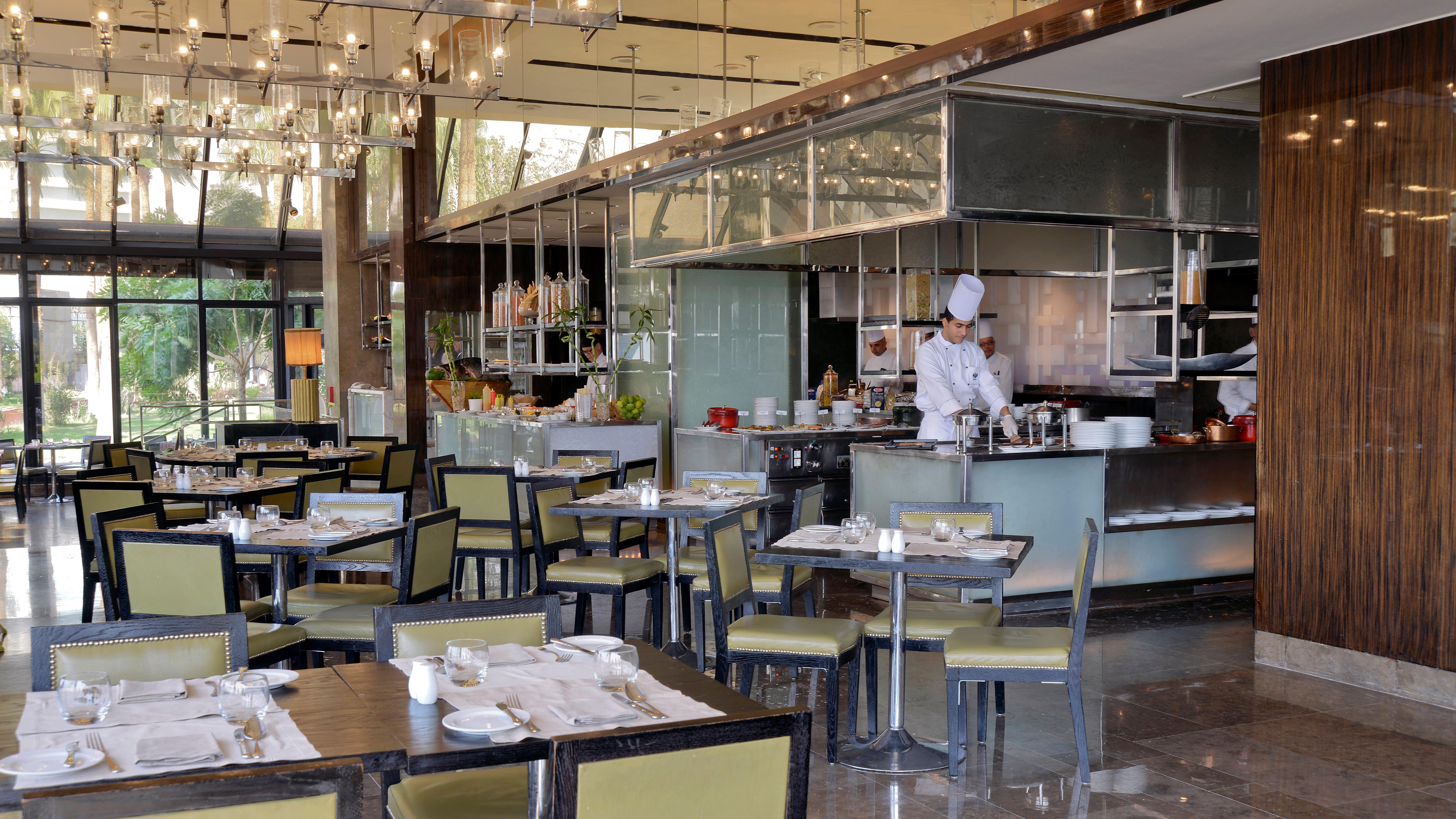 Intercontinental Cairo Semiramis By Ihg Hotel Exterior foto The restaurant
